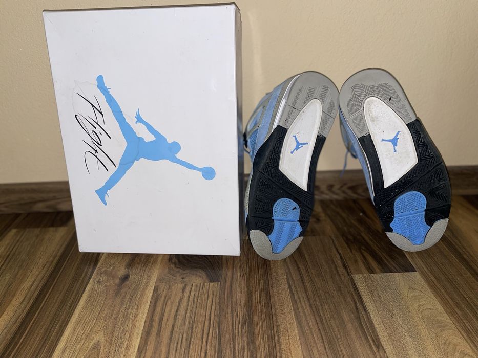 Jordan 4 “University Blue”