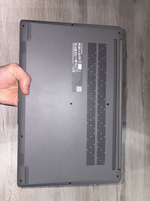 Laptop Lenovo IdeaPad 15 – Ryzen 3 7000, 8GB RAM, SSD 256GB, ca nou