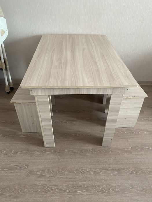 Стол с 4 табуретками