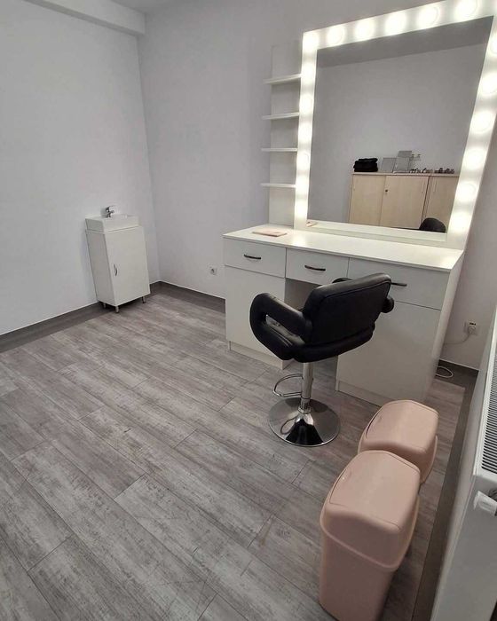 Închiriez camera în salon pentru servicii beauty