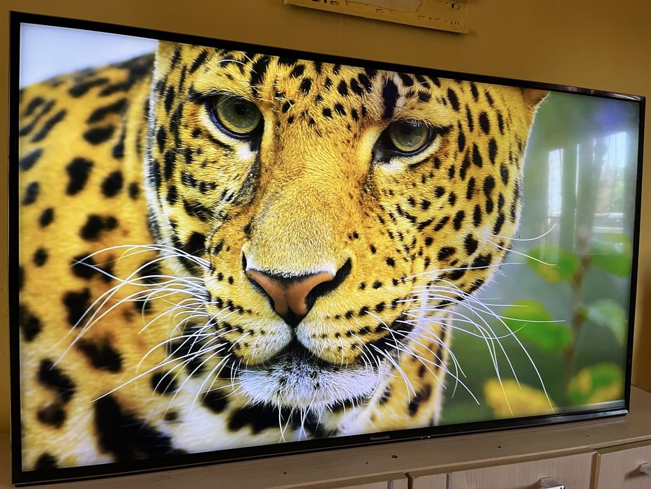 Tv smart panasonic 4K  152 cm