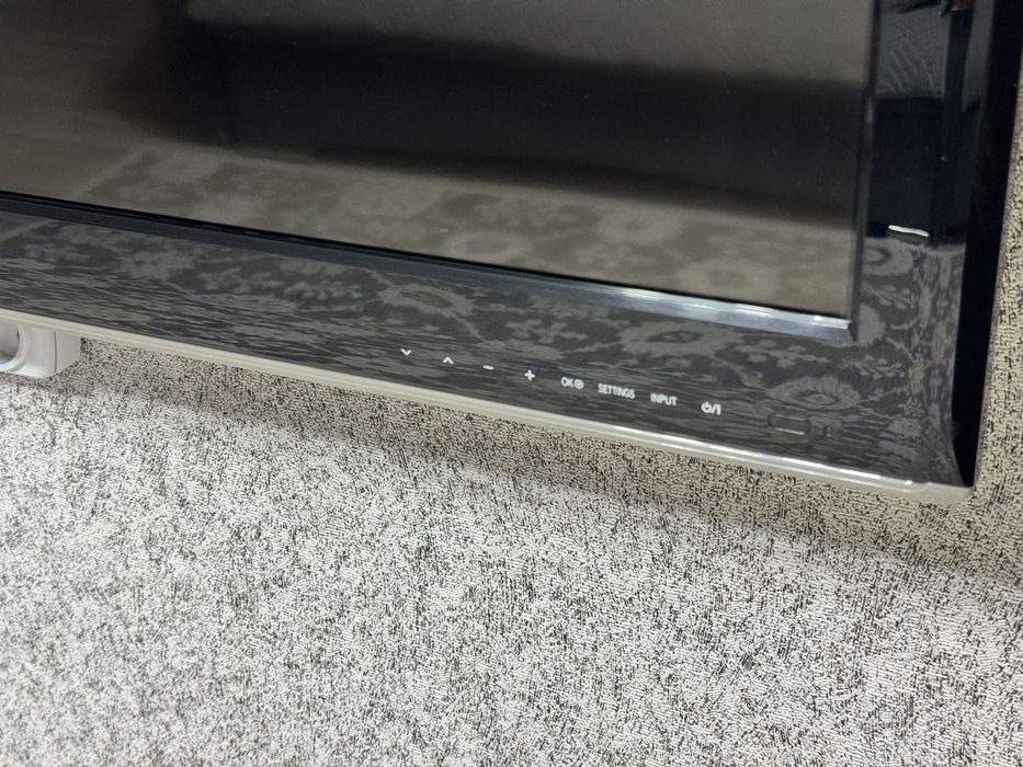 Телевизор LG в черном цвете