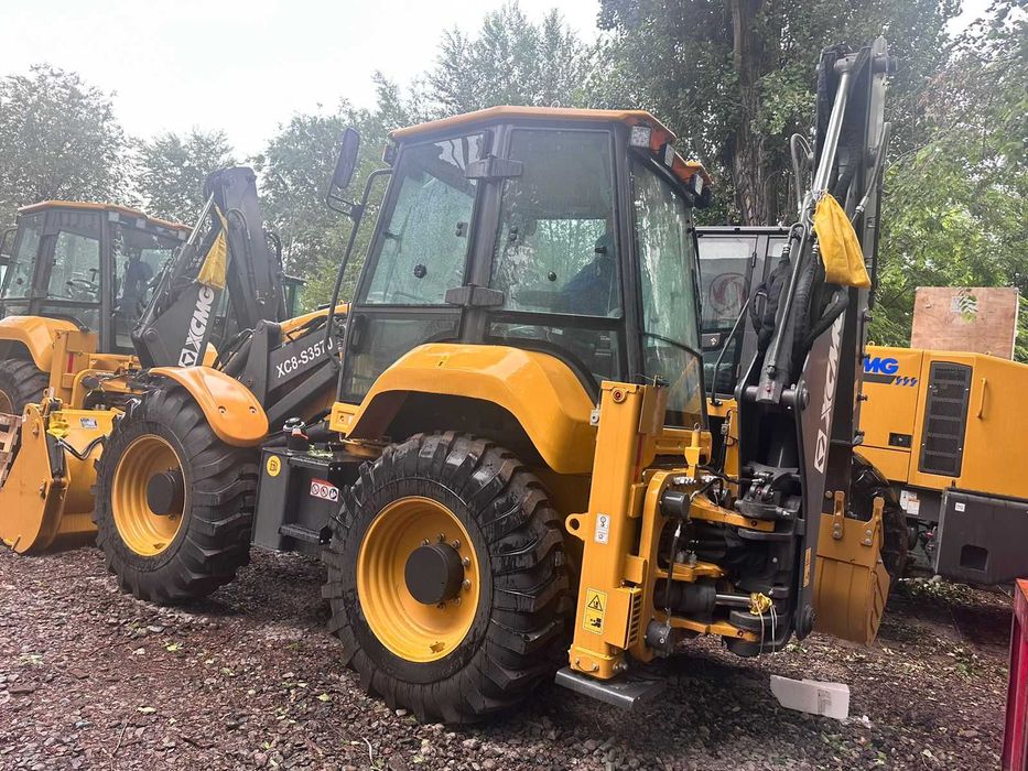 Экскаватор-погрузчик XCMG XC8-S3570