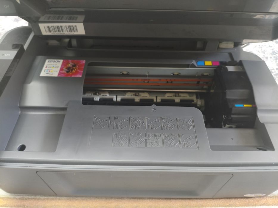 Принтер марки EPSON CX3900