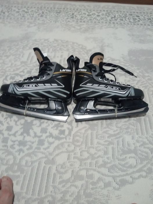 Коньки хоккейные