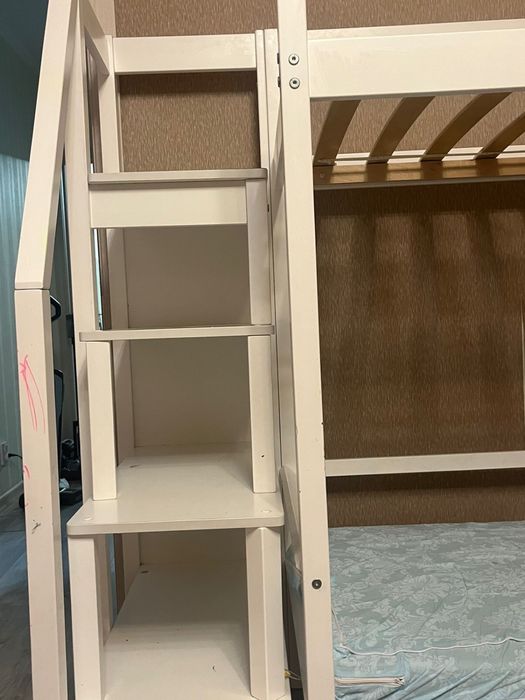 Двухъярусная кровать детям