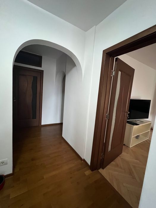 Închiriez apartament str Dorobantilor 78
