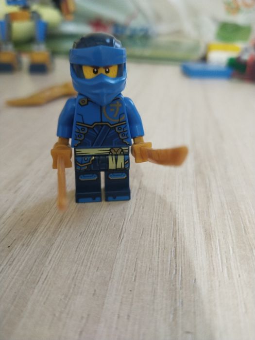 Продам lego робота из нидзяго (руки самодельные)