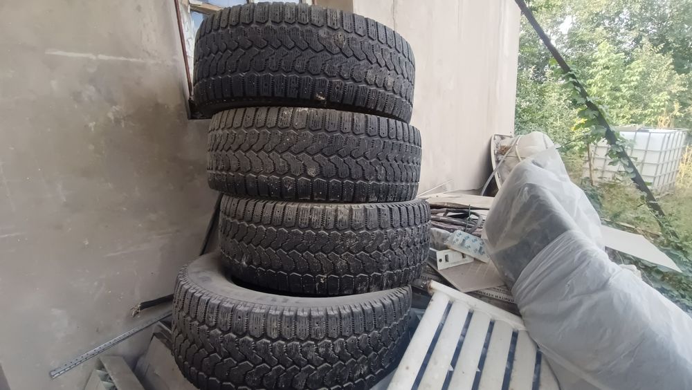 Продам резину Yokohama ice guard с Прадо 95. Зимн. 265,65,17