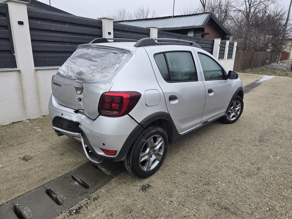 Dacia Sandero Stepway 2018 0.9 TCE 68 mii km usor avariat