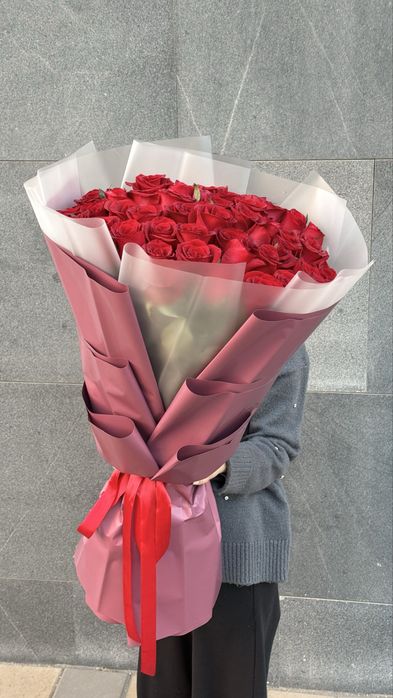 Розы белые, красные , розовые