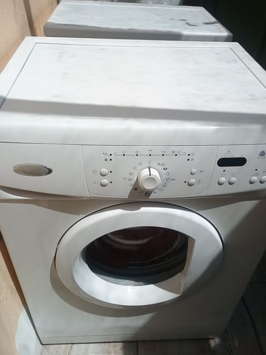 Frigider cu congelator tip combină frigorifică mașină de spălat rufe clasa AA Whirpool artic beko