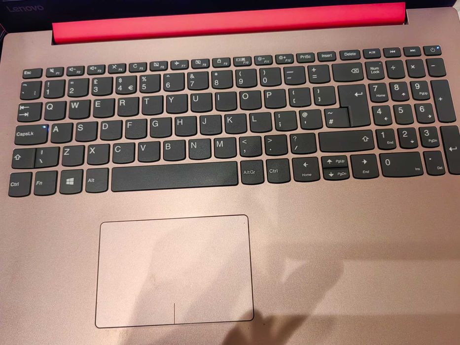 Червен Лаптоп Lenovo ideapad 320 ast 15inch/8Ram/1tb
