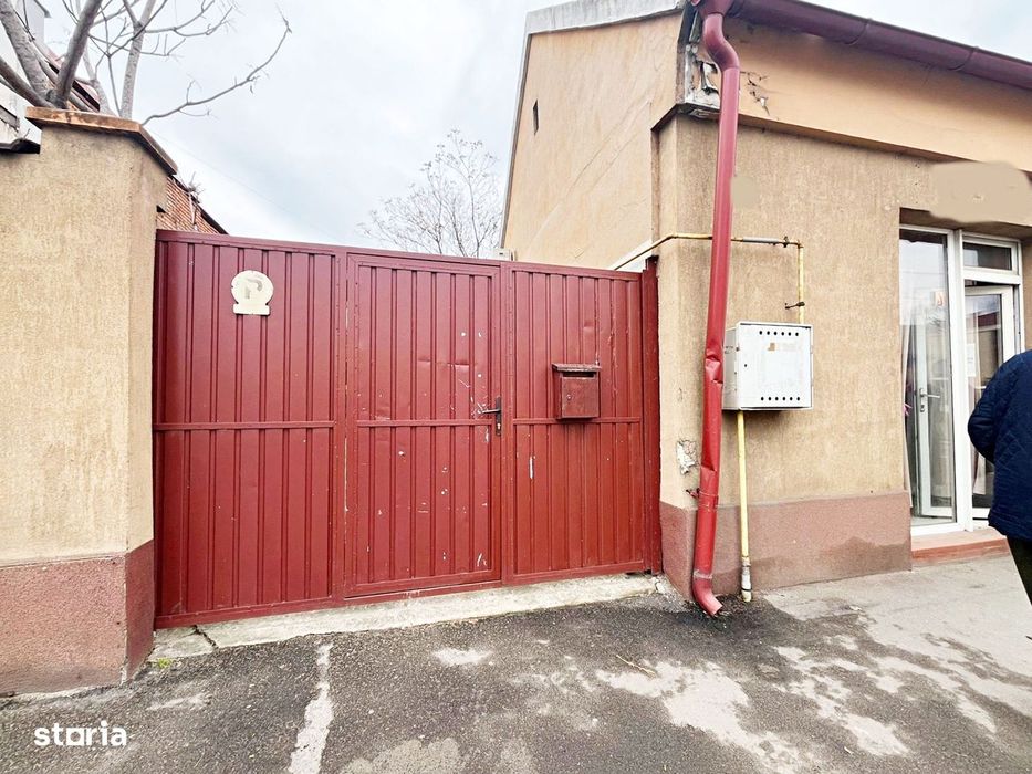 Casă cu 2 spații comerciale la stradă zona Decebal, Oradea