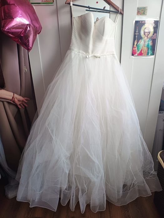 Vând rochie de mireasa cu voal