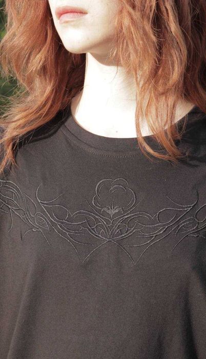 Футболка черная oversize с вышивкой унисекс