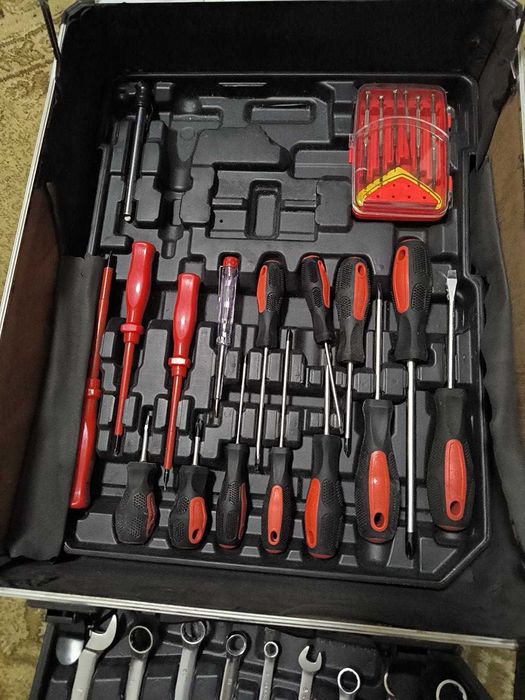 Scule de mana, tubulare chei