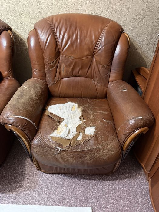 Кожаные кресла на перешивку