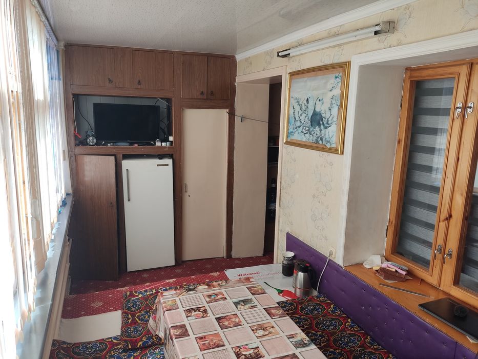 Kvartira sotiladi srochna