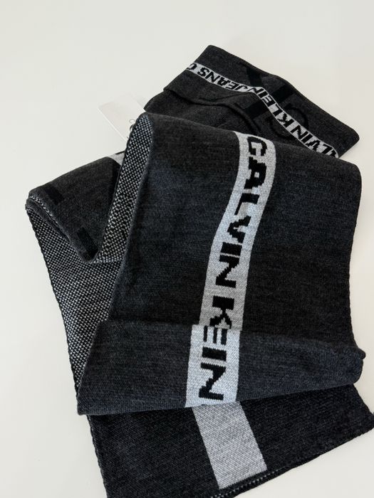 Set CALVIN KLEIN fes & fular super calitate