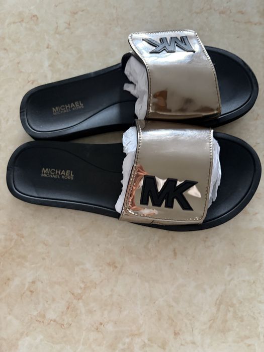 Нови чехли Michael Kors