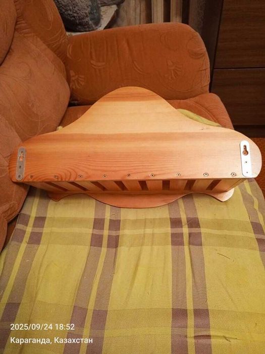 Продаю деревянную полку.