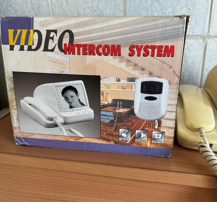 Видеодомофон б/у черно белый