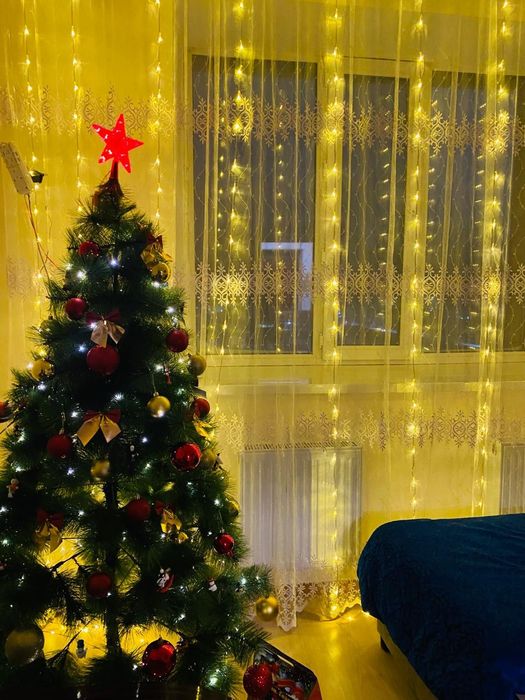 Новогодняя ёлка в хорошем состоянии