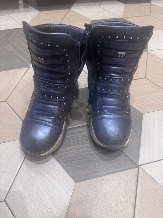 Отдам обувь за коробку конфет