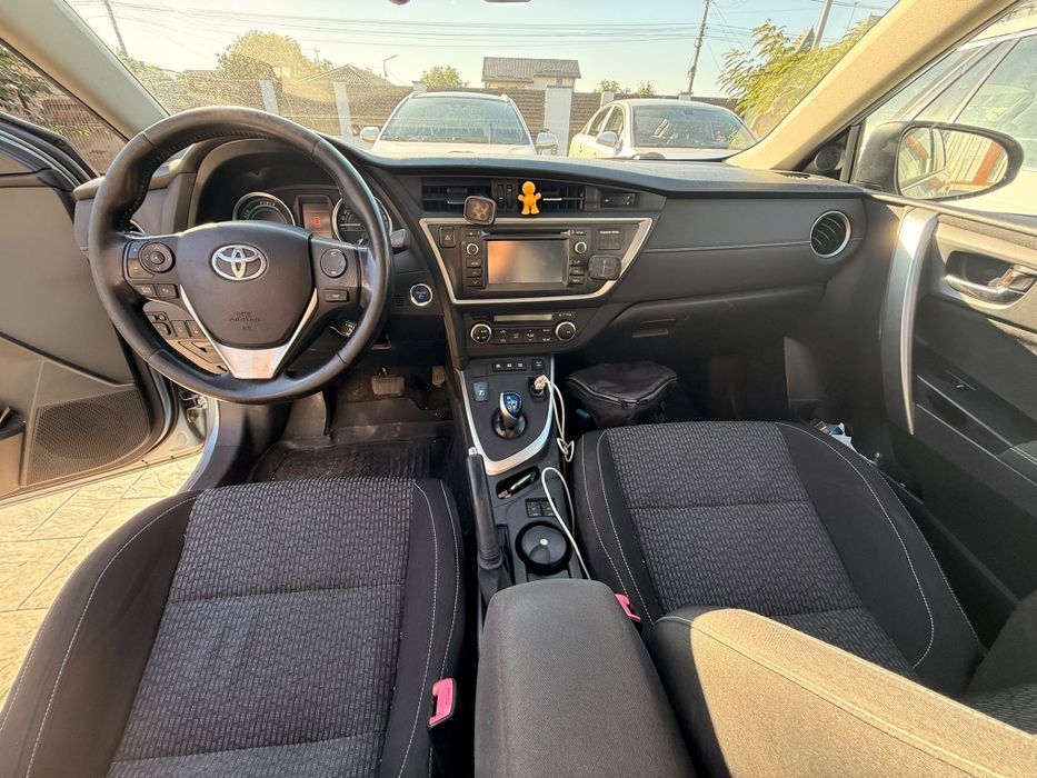 Toyota Auris hybrid 2014