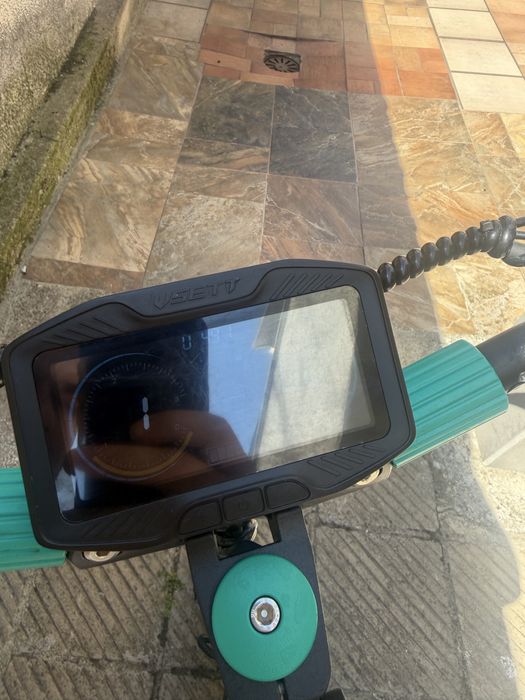 Тротинетката висет9+