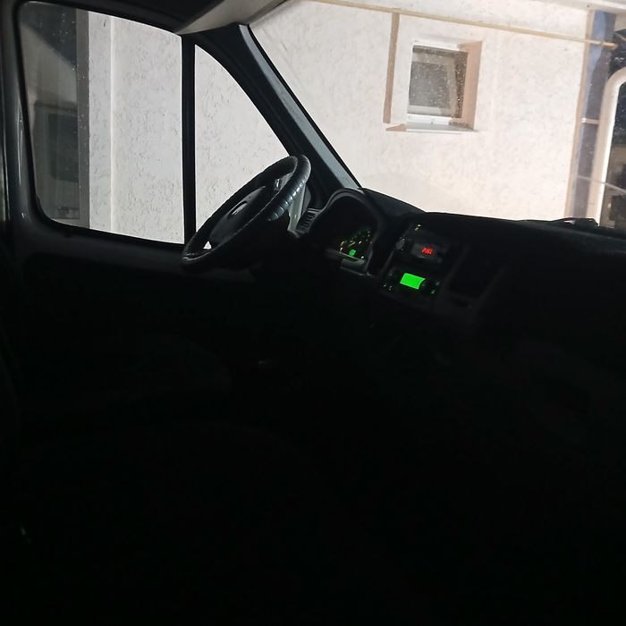 Газель с усесенный рамой