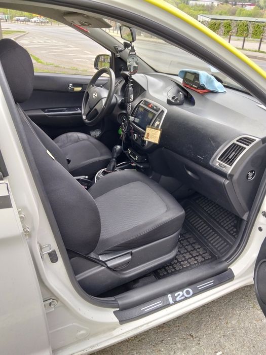 Vând Hyundai i20 cu licență taxi
