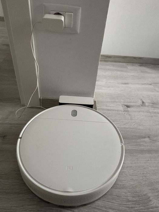 Aspirator cu   mop  robot
