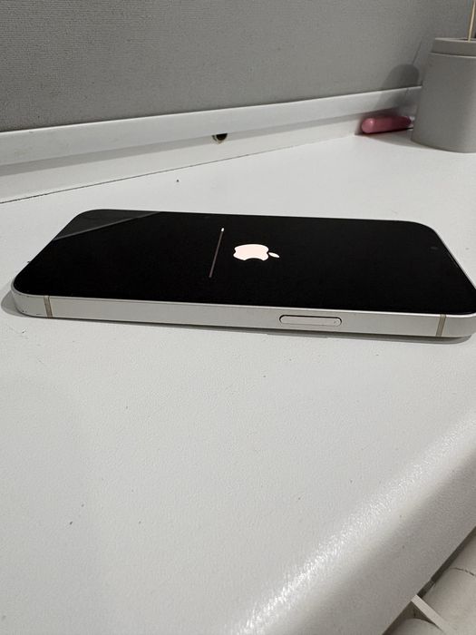 Продаю iphone 13 128