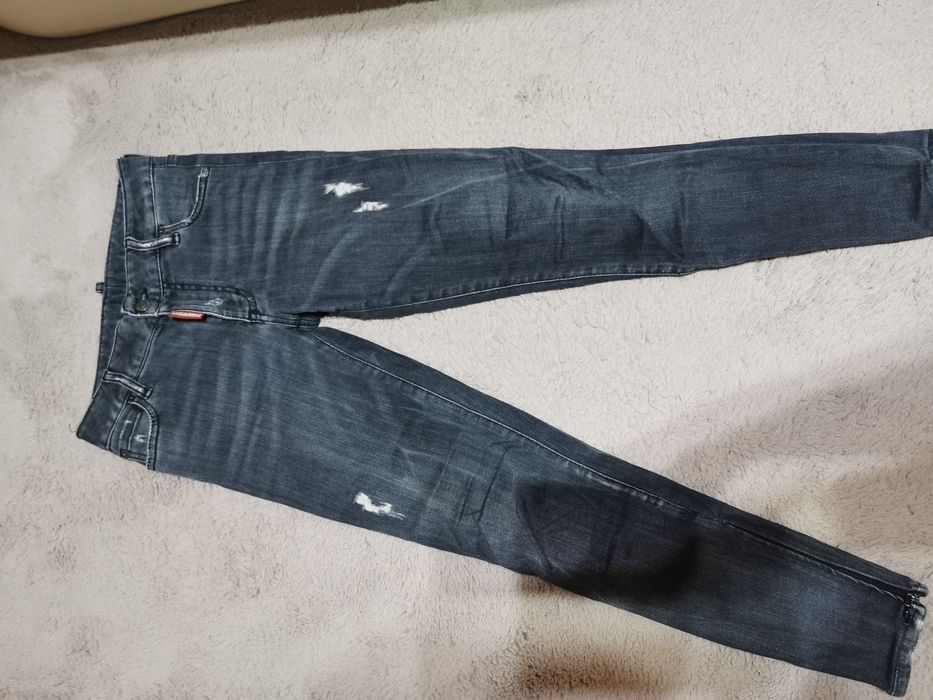 Blugi dsquared xs ca noi ediție limitata