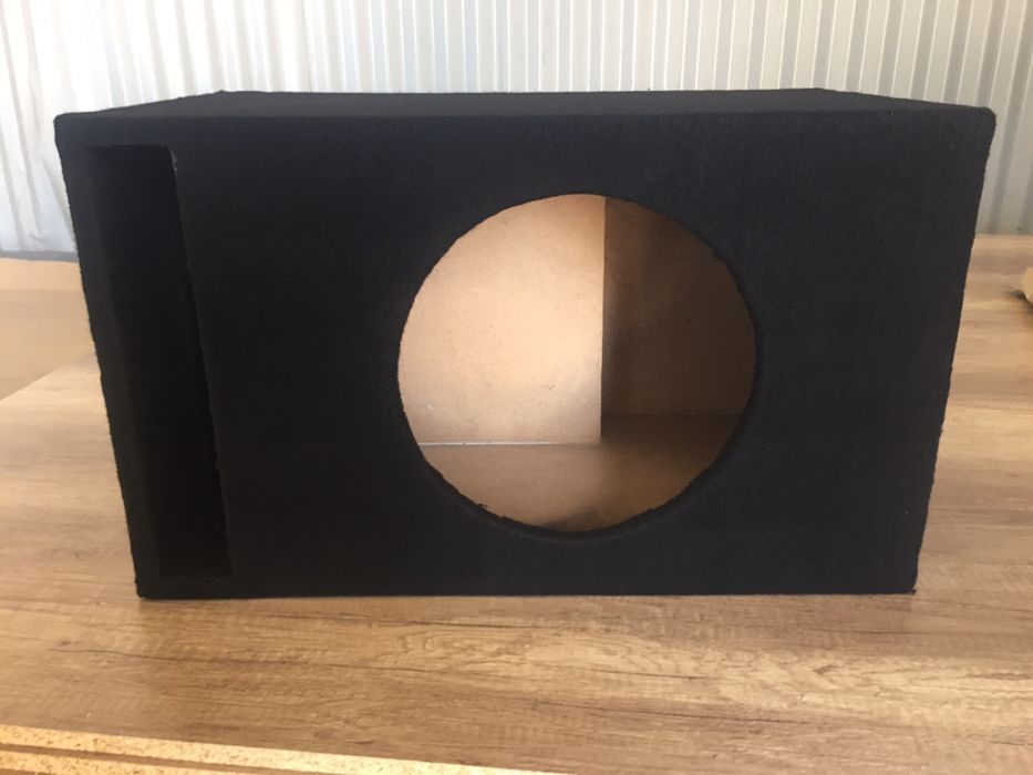 Продам короб под сабвуфер 12