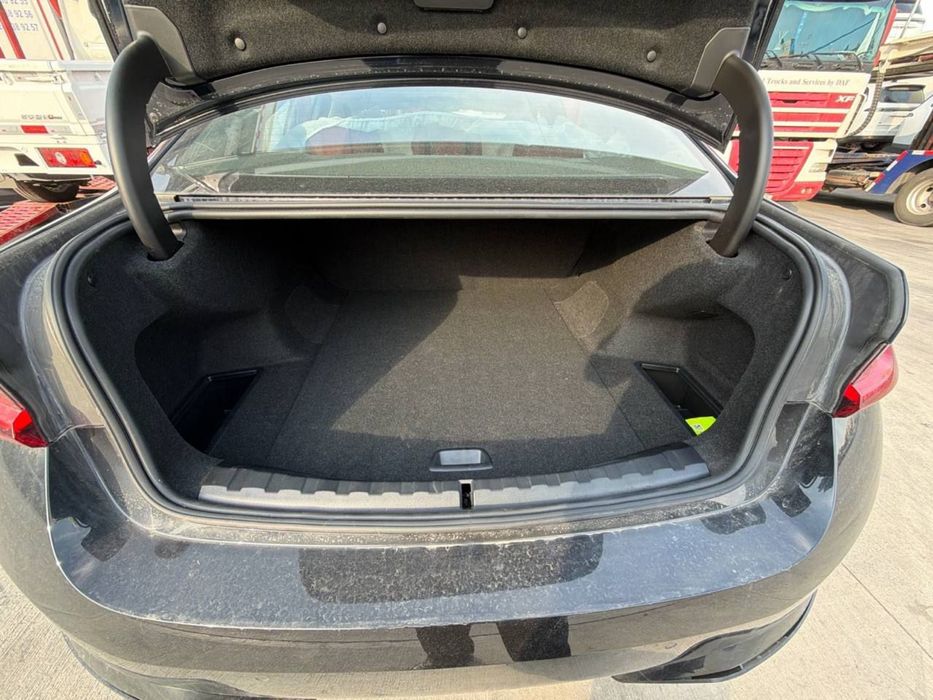 BMW i3 35L 2025 yil