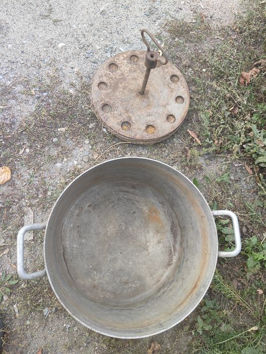 Продам кастрюлю с прессом