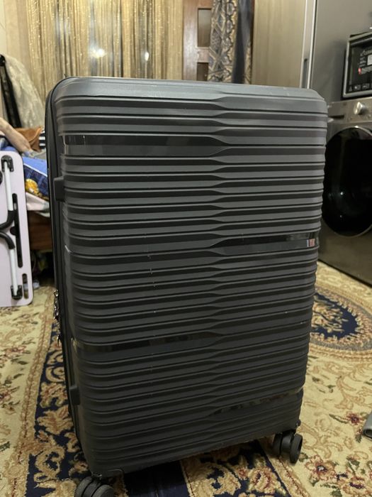 Чемодан большого размера с кодом