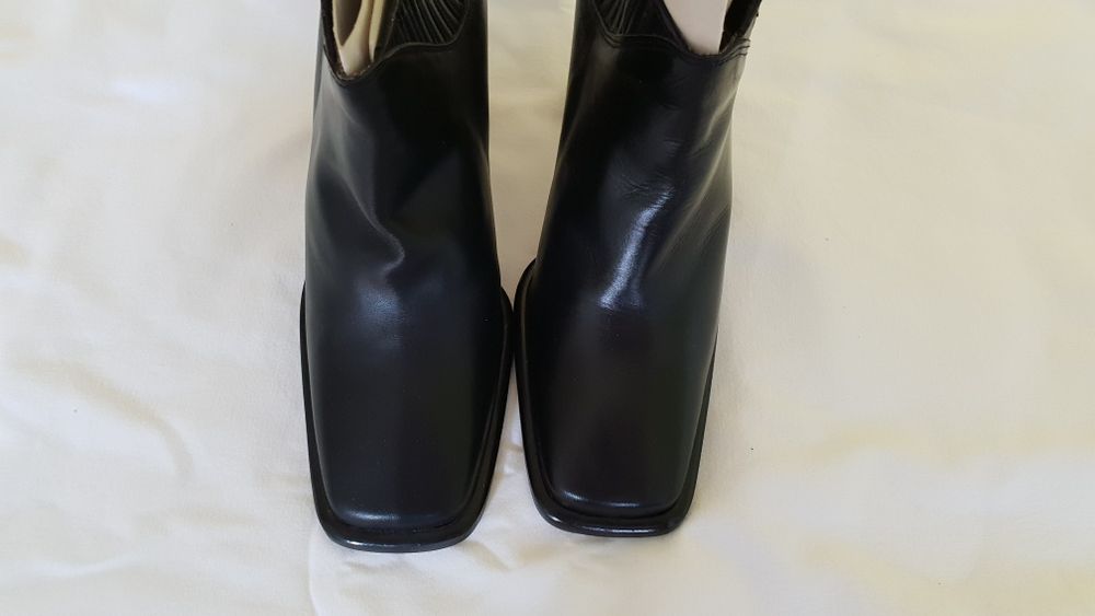 Продавам кожени боти с квадратен връх ,нови Испания