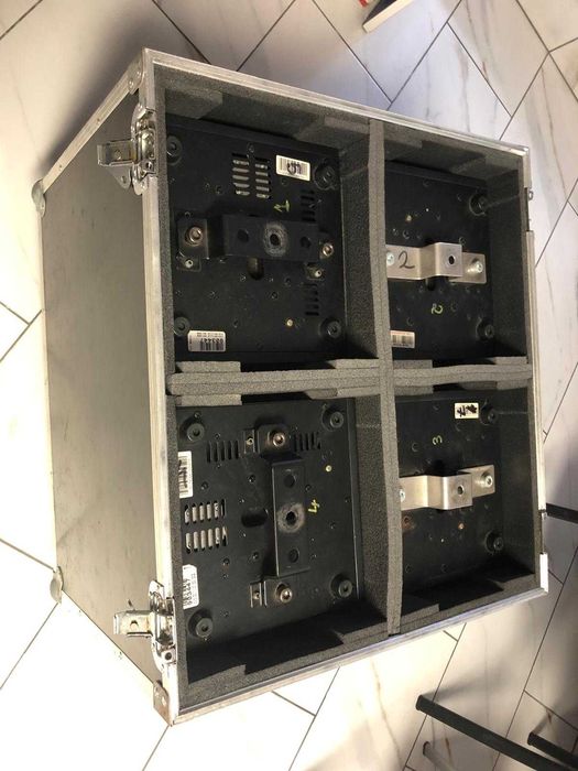 Se vând 6 Moving Head ++  și schela  GRATIS