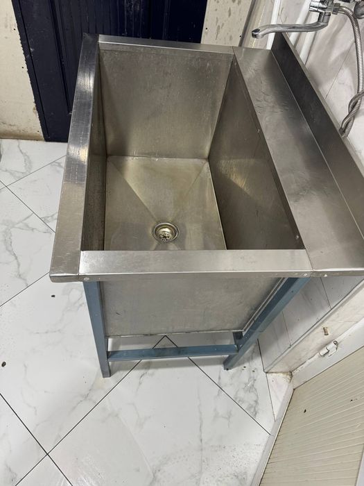 Столовой ёки кафелар учун деярли ишлатилинмаган раковина