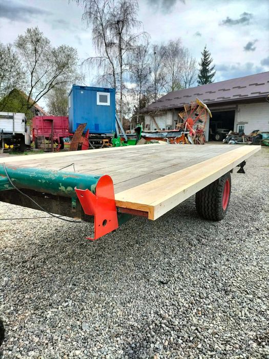 Remorca de transportat baloti