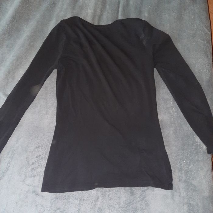 •Стилна черна блузка с дълъг ръкав•