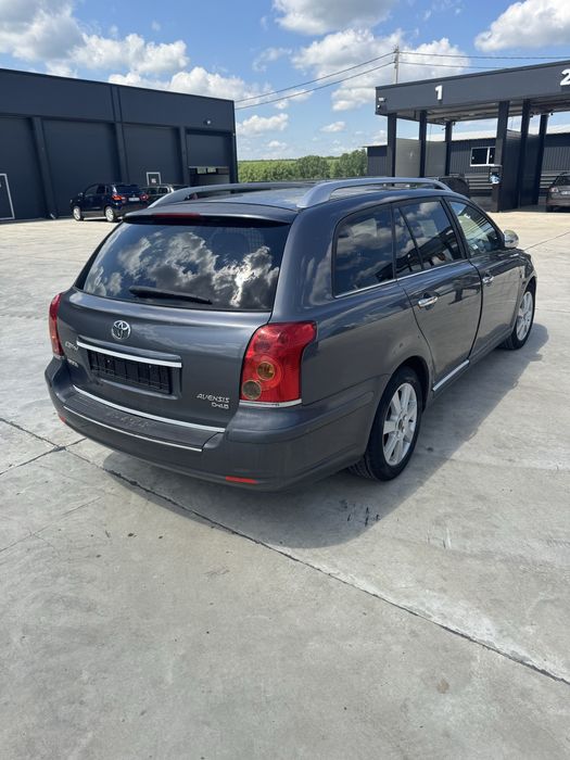 Vand întreaga sau dezmembrez Toyota Advensis