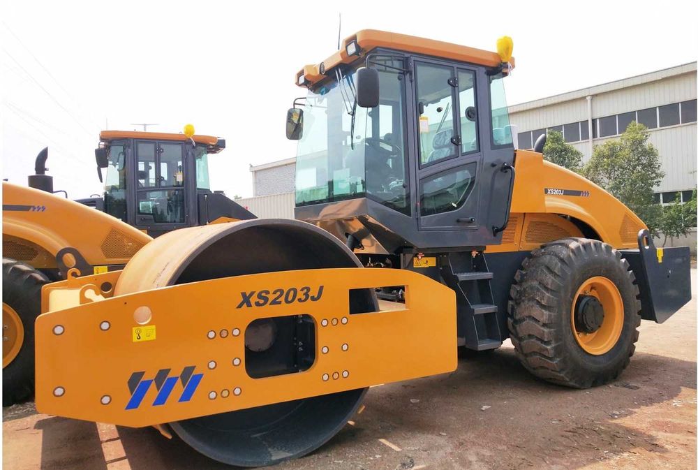 XS203J — одновальцовый механический вибрационный каток XCMG.  20 тон