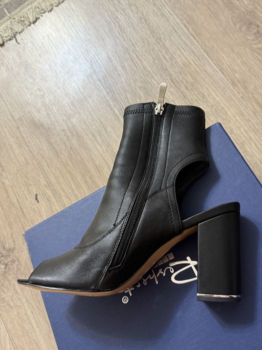 Босоножки кожанные