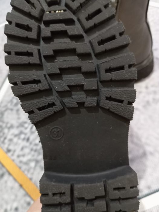 Продам обувь на девочку