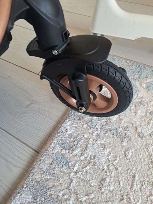 Продаю коляску новую 2в1